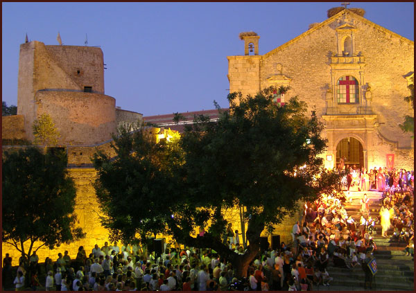 Vista General Rocamador y Castillo Fortaleza durante la celebración del evento